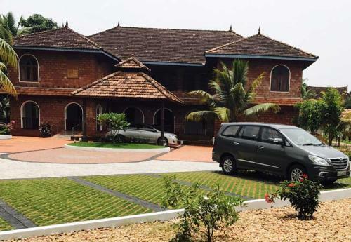 Hotel Kumarakom Heritage