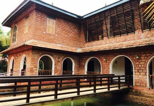Hotel Kumarakom Heritage