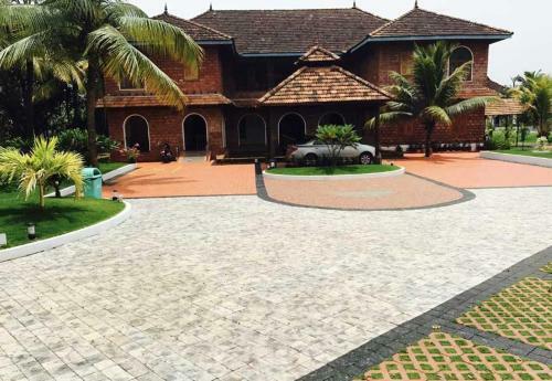 Hotel Kumarakom Heritage