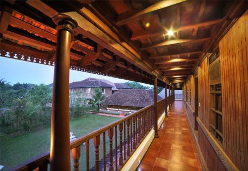 Hotel Kumarakom Heritage