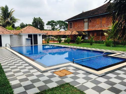 Hotel Kumarakom Heritage