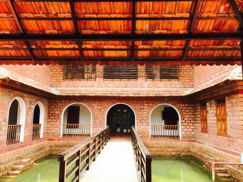 Hotel Kumarakom Heritage