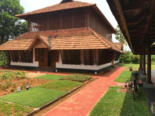Hotel Kumarakom Heritage