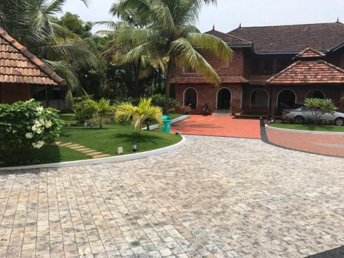 Hotel Kumarakom Heritage