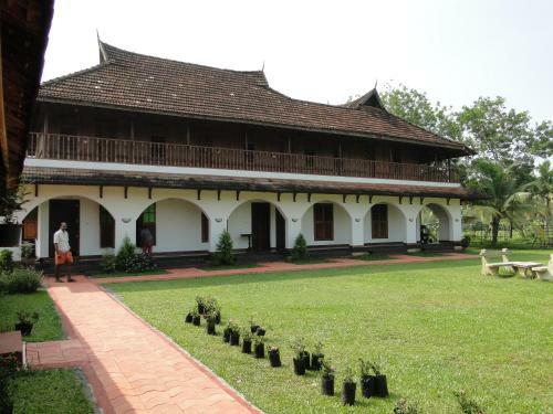 Hotel Kumarakom Heritage