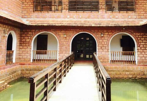 Hotel Kumarakom Heritage