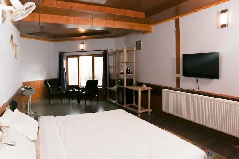 Hotel Cho Palace