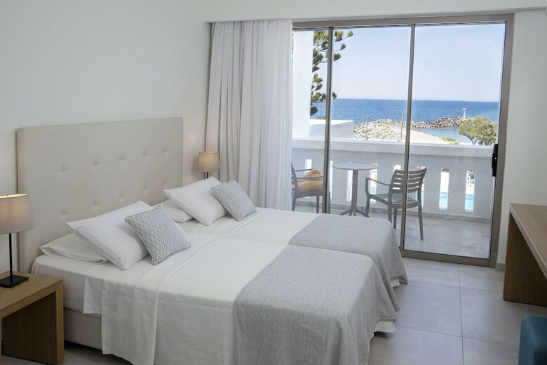 Hotel Maritimo Beach