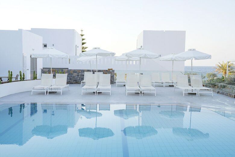 Hotel Maritimo Beach