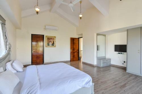 Villa Cliffhanger With Indoor Pool