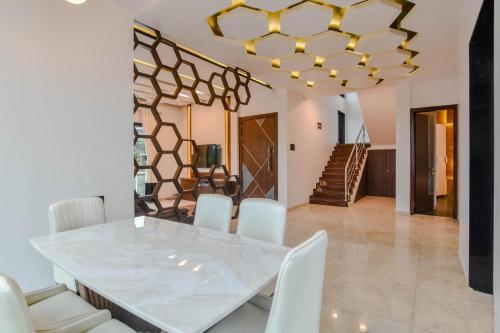 Villa Shalimar Grand