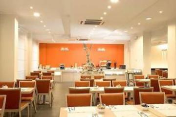 Hotel Express By Holiday Inn