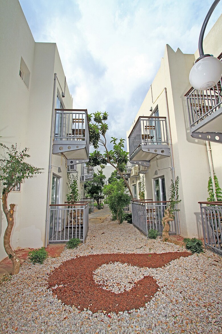 Bantur-naz Hotel