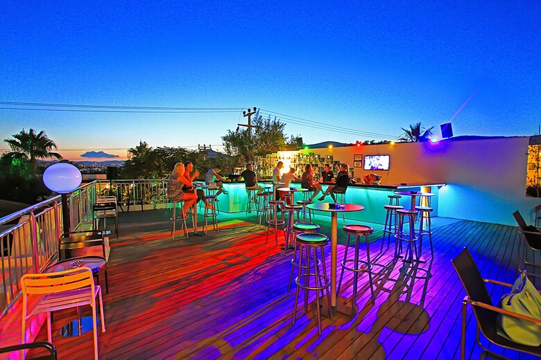 Bantur-naz Hotel