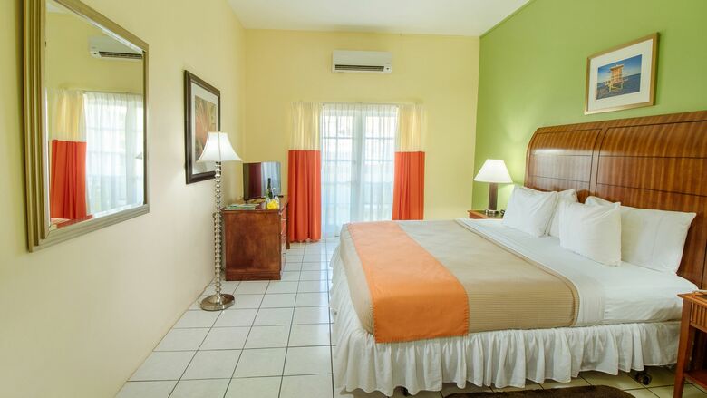 Hotel Bay Gardens Inn