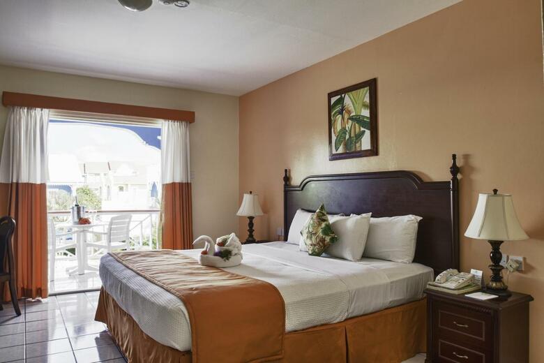 Hotel Bay Gardens Inn