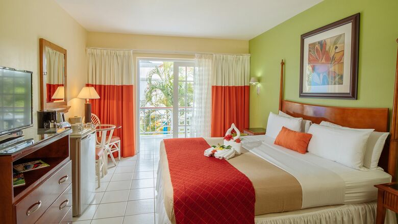 Hotel Bay Gardens Inn
