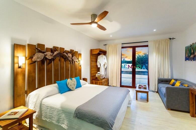 Hotel True Blue Bay Resort