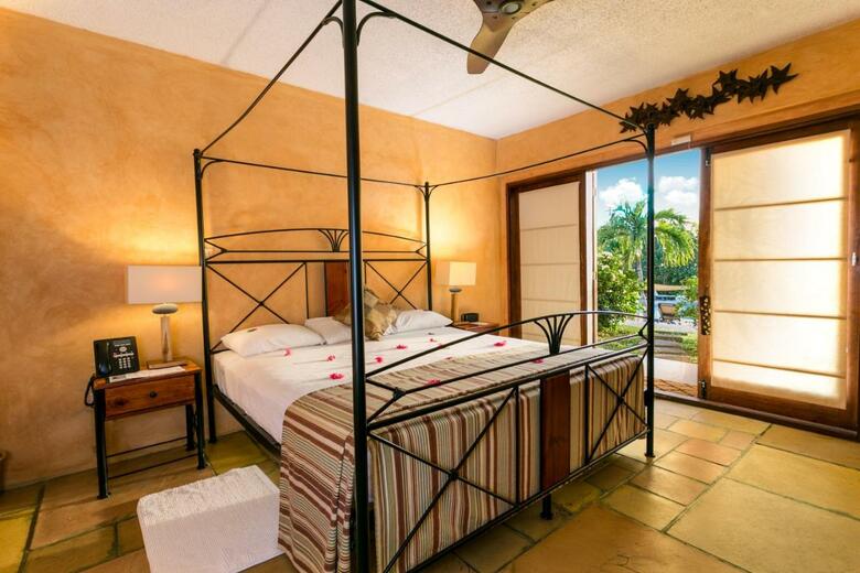 Hotel True Blue Bay Resort