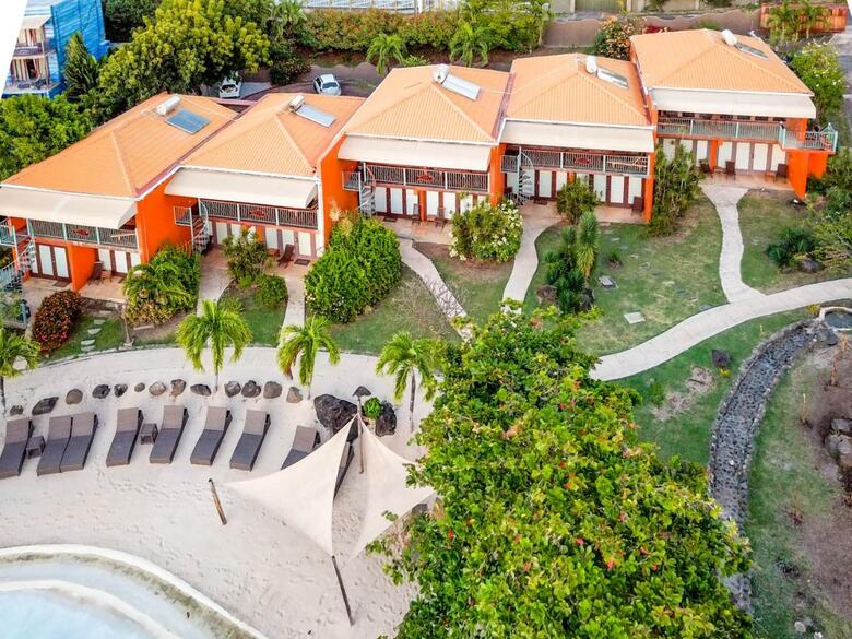 Hotel True Blue Bay Resort