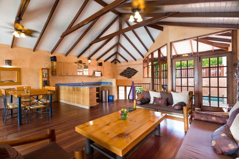 Hotel True Blue Bay Resort
