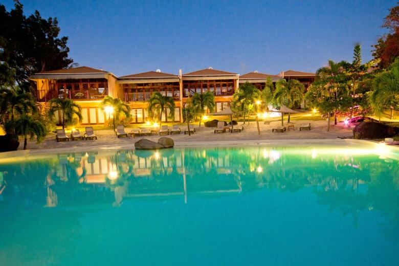 Hotel True Blue Bay Resort