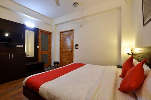 Oyo 13705 Hotel Lonchenpa