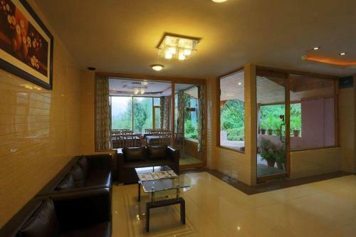 Hotel Lotus Inn River View
