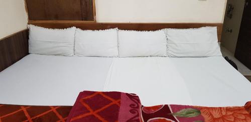 Hotel Budget Stay Between The Hills