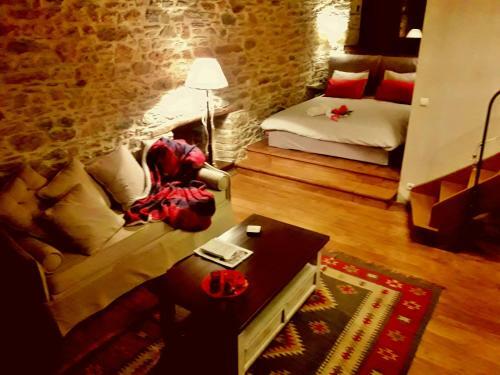Hostal Paradosiako Saratsi - Traditional Guest House