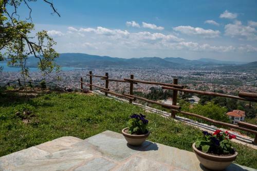 Hostal Paradosiako Saratsi - Traditional Guest House