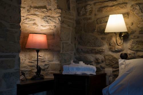 Hostal Paradosiako Saratsi - Traditional Guest House
