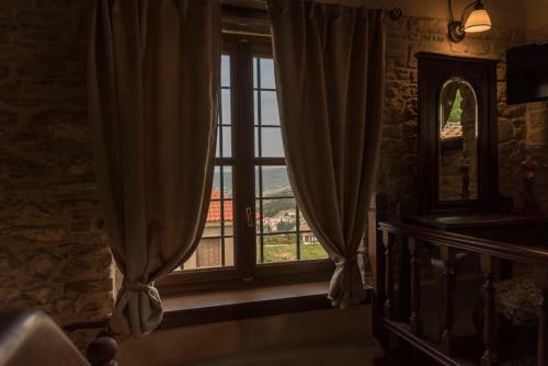 Hostal Paradosiako Saratsi - Traditional Guest House