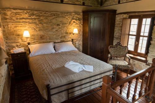 Hostal Paradosiako Saratsi - Traditional Guest House