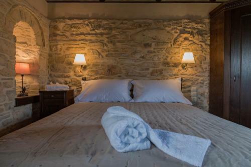 Hostal Paradosiako Saratsi - Traditional Guest House
