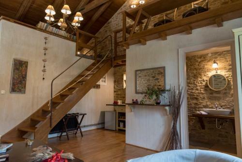 Hostal Paradosiako Saratsi - Traditional Guest House