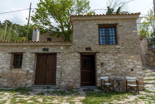 Hostal Paradosiako Saratsi - Traditional Guest House