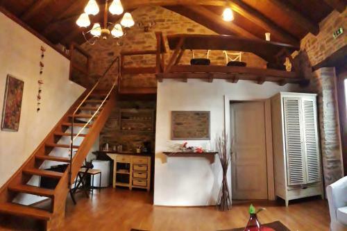 Hostal Paradosiako Saratsi - Traditional Guest House