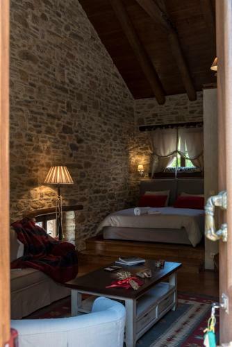 Hostal Paradosiako Saratsi - Traditional Guest House