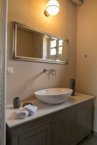 Hostal Paradosiako Saratsi - Traditional Guest House