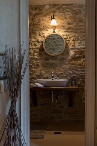 Hostal Paradosiako Saratsi - Traditional Guest House
