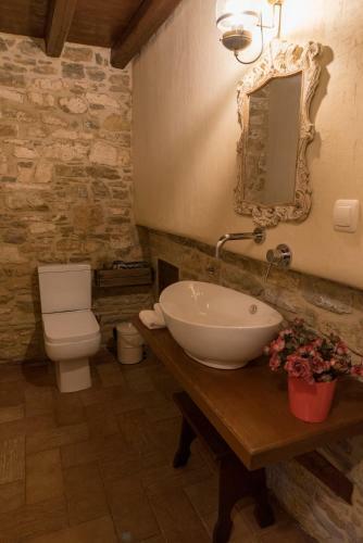 Hostal Paradosiako Saratsi - Traditional Guest House