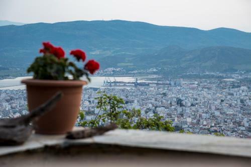 Hostal Paradosiako Saratsi - Traditional Guest House