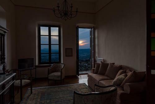 Hostal Paradosiako Saratsi - Traditional Guest House