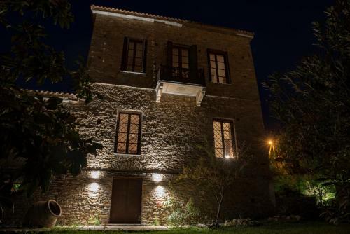 Hostal Paradosiako Saratsi - Traditional Guest House