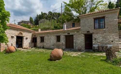 Hostal Paradosiako Saratsi - Traditional Guest House