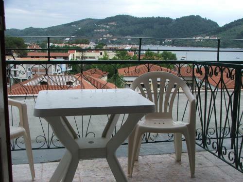 Hostal Glyfoneri Pension