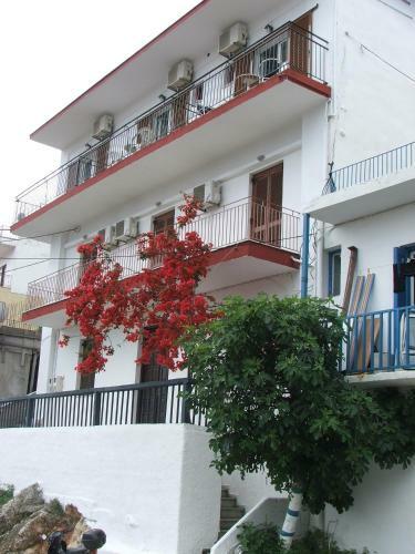 Hostal Glyfoneri Pension