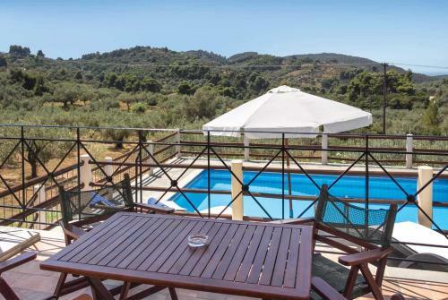 Skopelos Villa Sleeps 2 Air Con Wifi