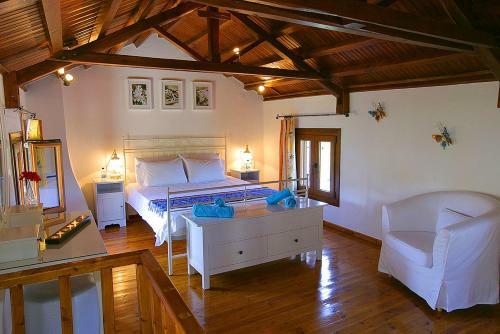 Skopelos Villa Sleeps 2 Pool Air Con Wifi